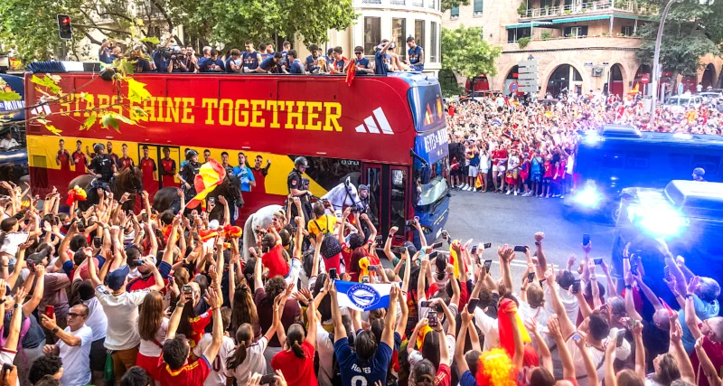 Spain goes crazy for champs